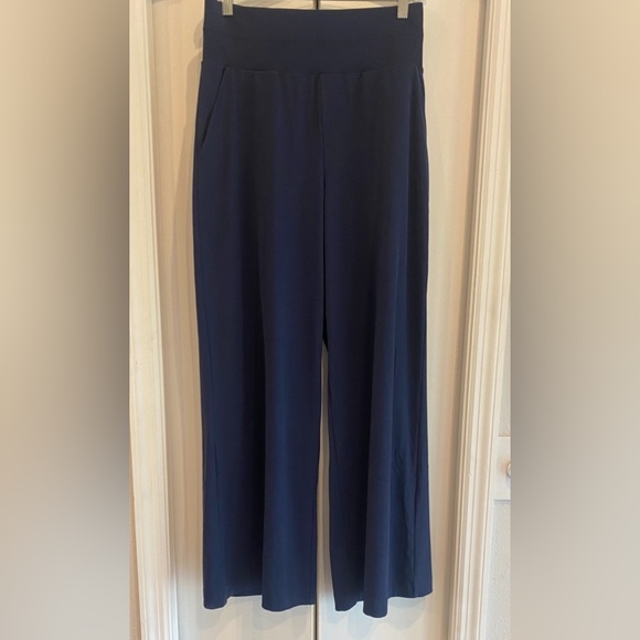 Lou & Grey Pants - Lou & Grey Navy Wide-Leg Pull-On Athletic Pants.